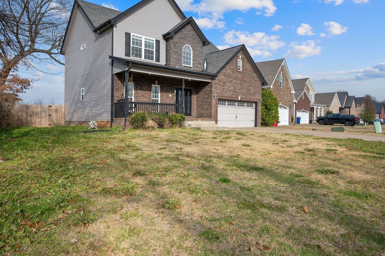 719 Ellie Nat Dr - Photo 2 of 36