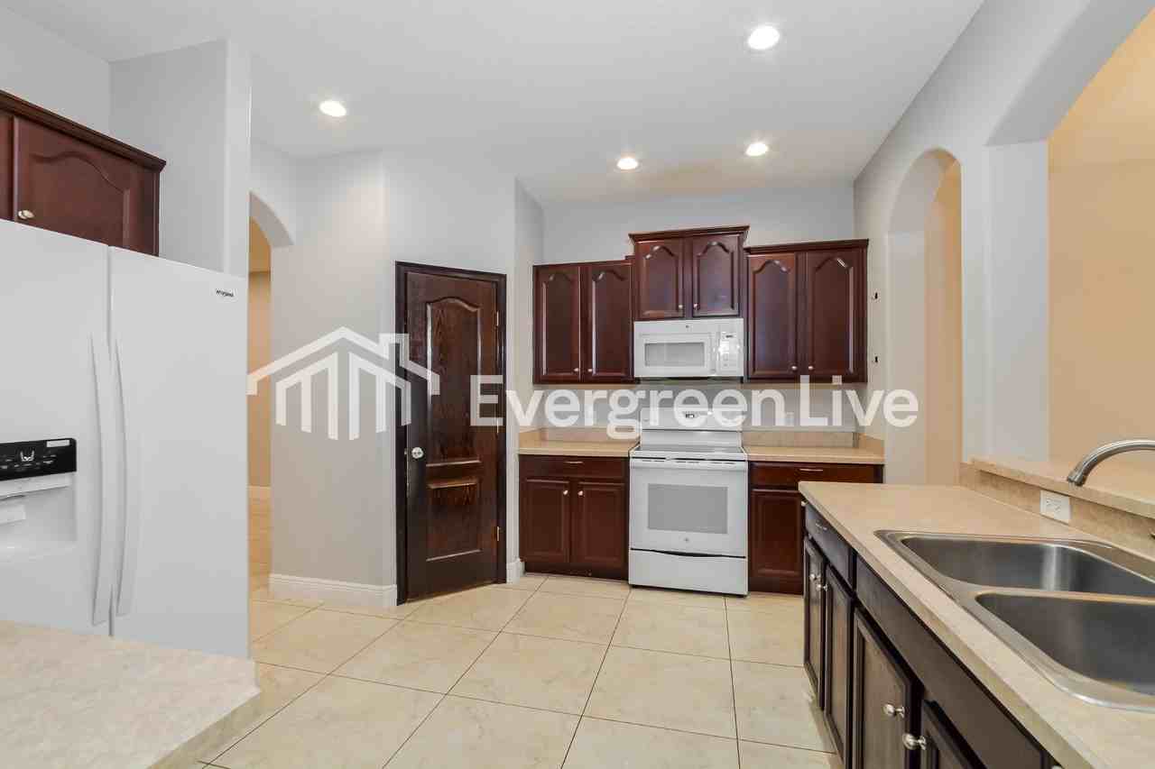 1311 Banbridge Dr - Photo 7 of 16