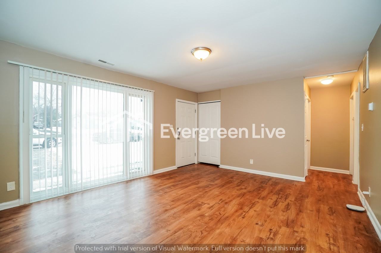 2074 Woodland Ave - Photo 4 of 16