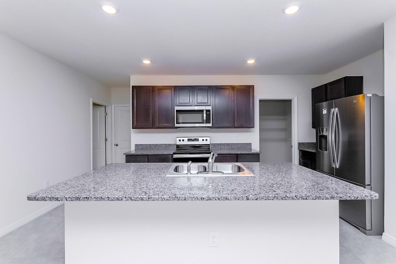 12409 Pagoda Pl - Photo 7 of 17