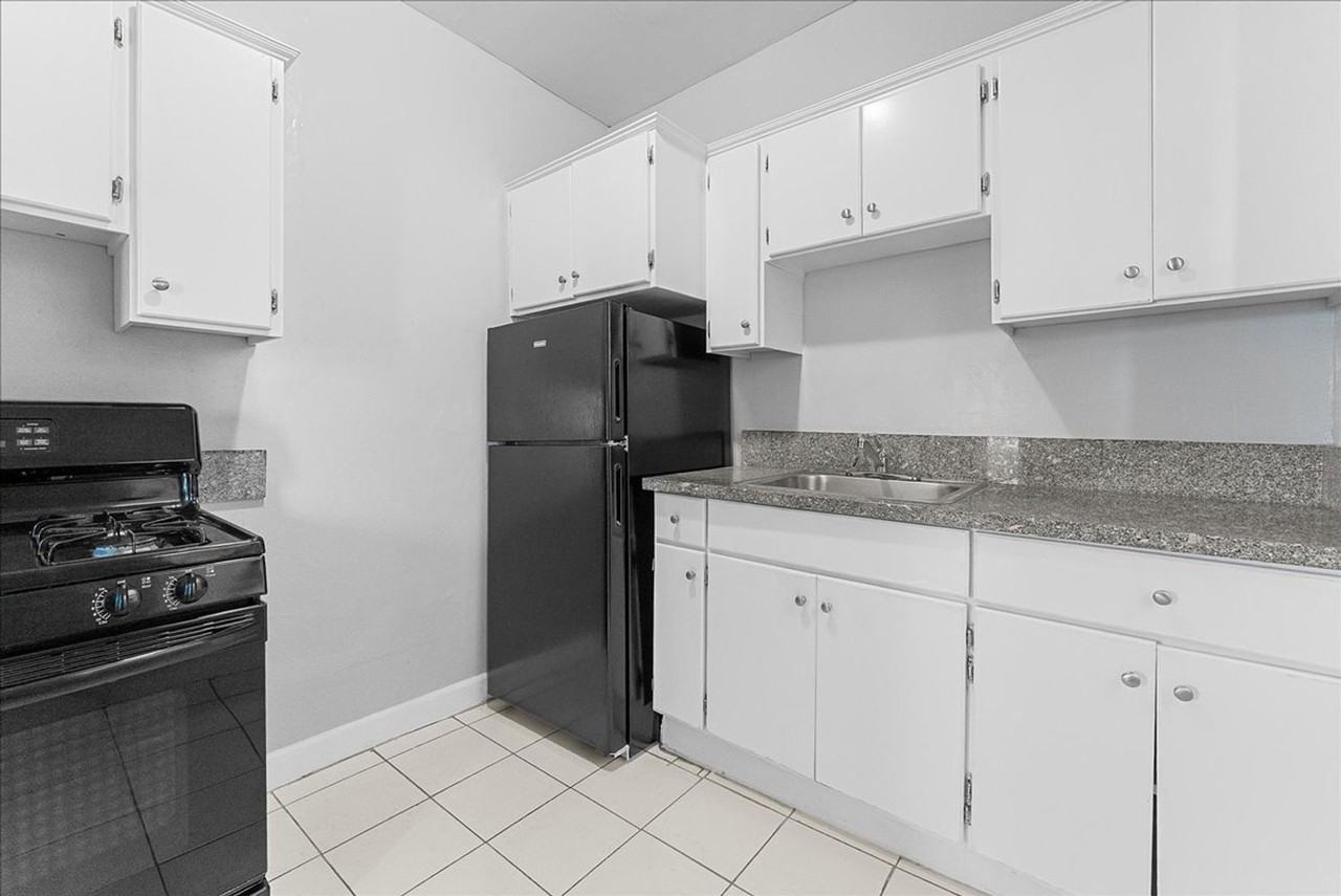 Winston & Neville - Photo 3 of 11