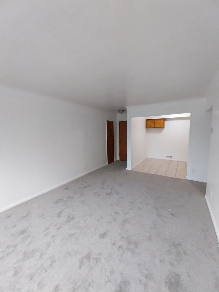 17808 Lakeshore Boulevard - Photo 5 of 5