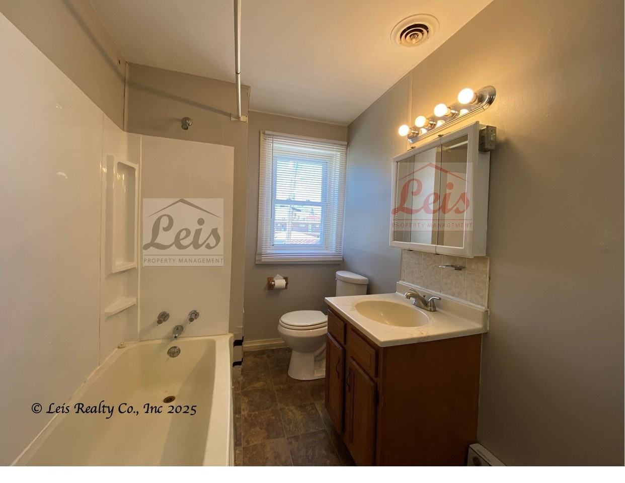 122 1/2 Montgomery Greenville - Photo 6 of 12