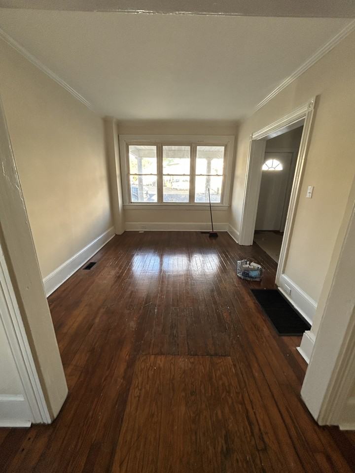 404 Porter Ave - Photo 3 of 10