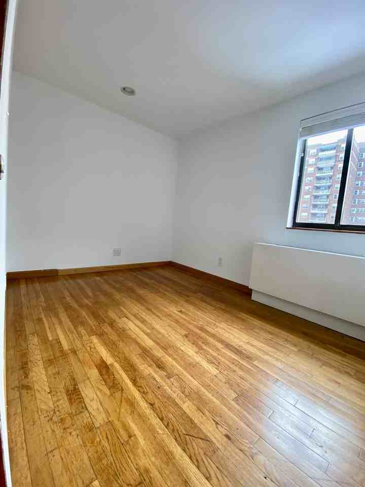 370 West 30th Street - Photo 4 of 30