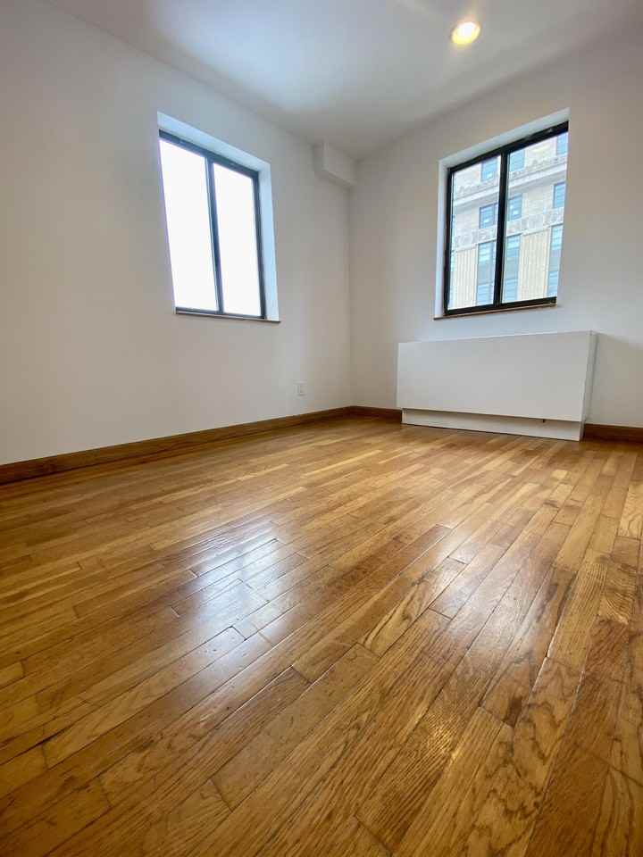 370 West 30th Street - Photo 5 of 30