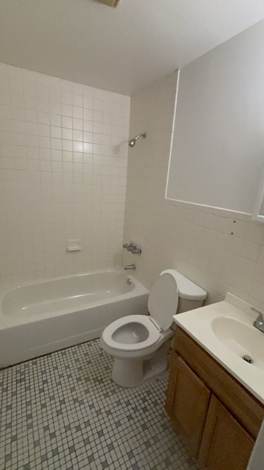 311-323 Clinton Avenue - Photo 4 of 7