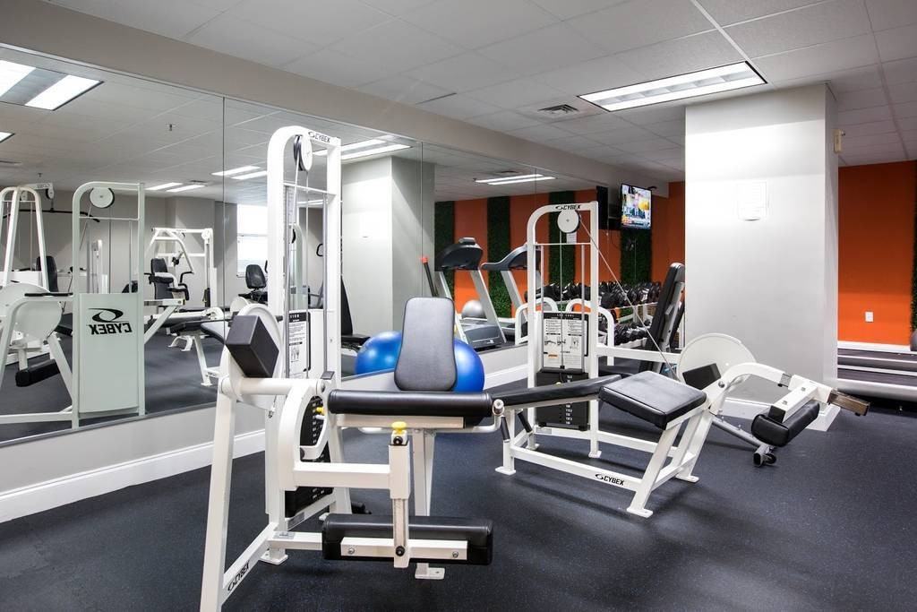 925 Common - Photo 2 of 50