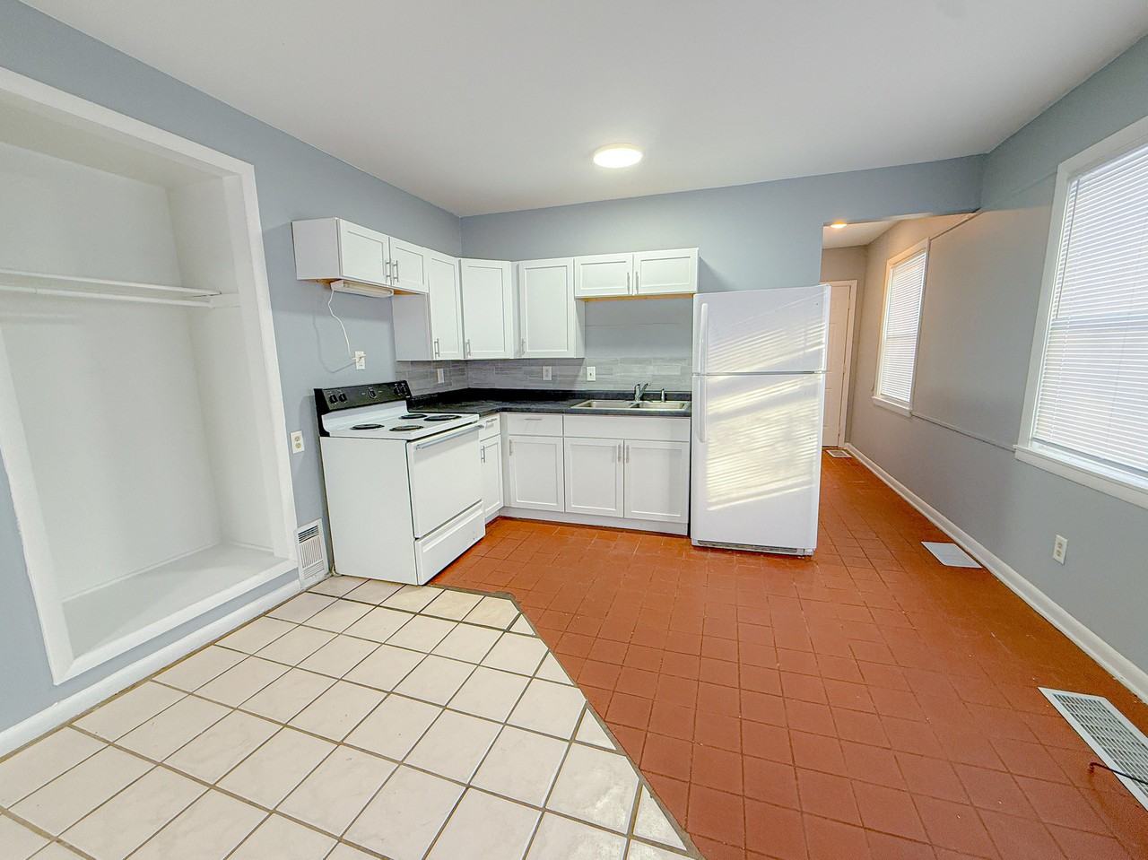 142 - 146 Hutchinson - Photo 4 of 10