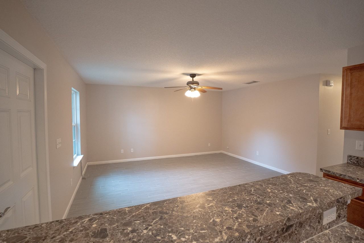 818 Bay Street - Photo 4 of 11