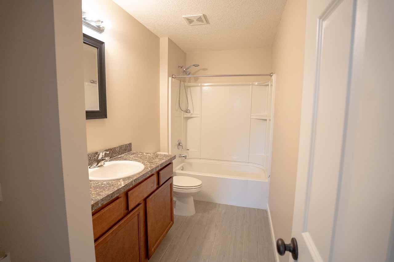 818 Bay Street - Photo 5 of 11