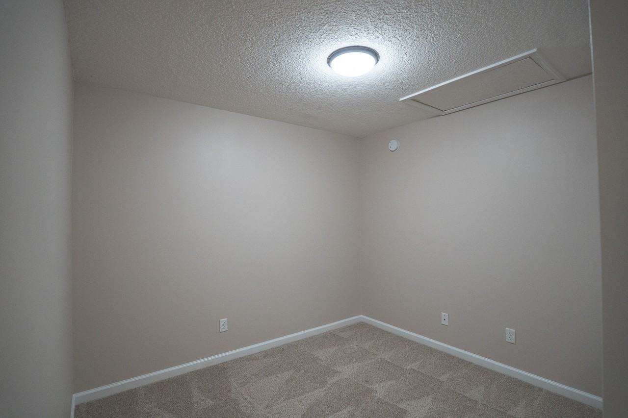 818 Bay Street - Photo 7 of 11