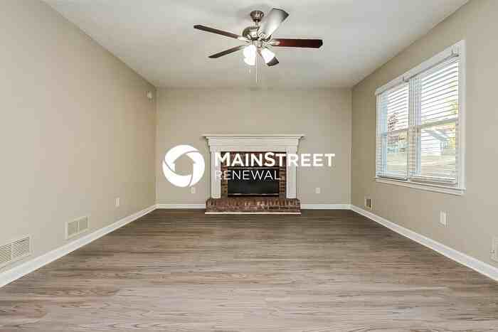 310 Lakefront Dr - Photo 2 of 17