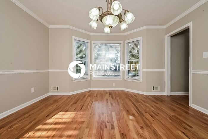 310 Lakefront Dr - Photo 3 of 17