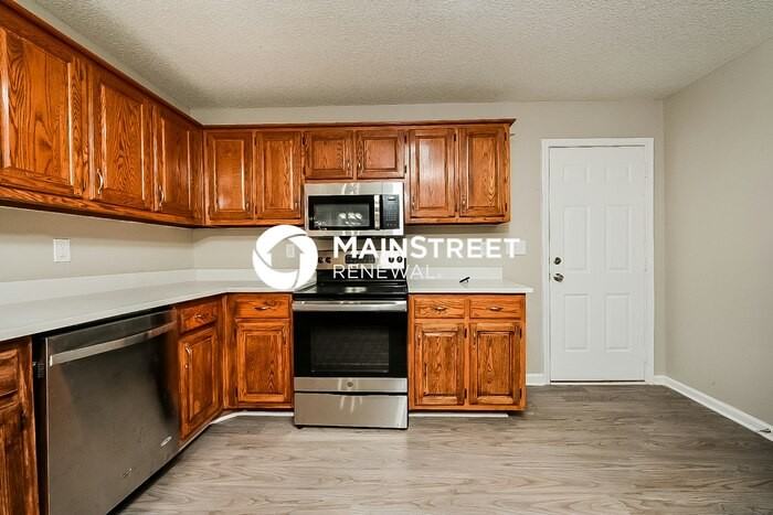 310 Lakefront Dr - Photo 6 of 17