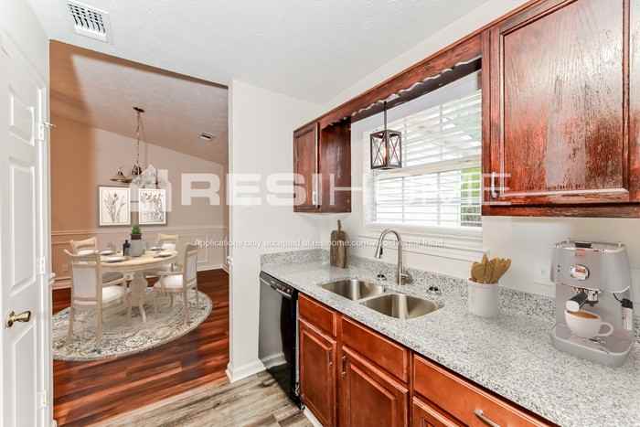 112 W Independence Cir - Photo 3 of 17