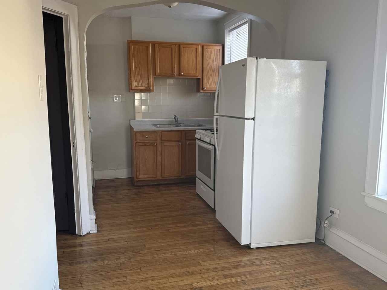 W Montrose Ave #3A - Photo 2 of 16