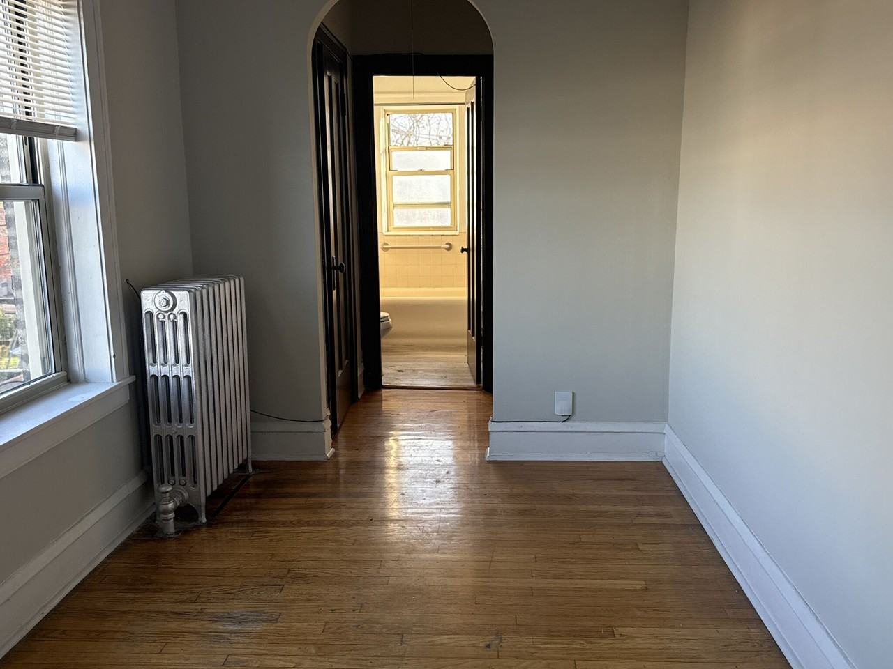 W Montrose Ave #3A - Photo 3 of 16