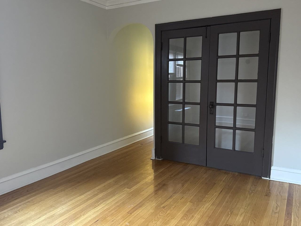 W Montrose Ave #3A - Photo 4 of 16