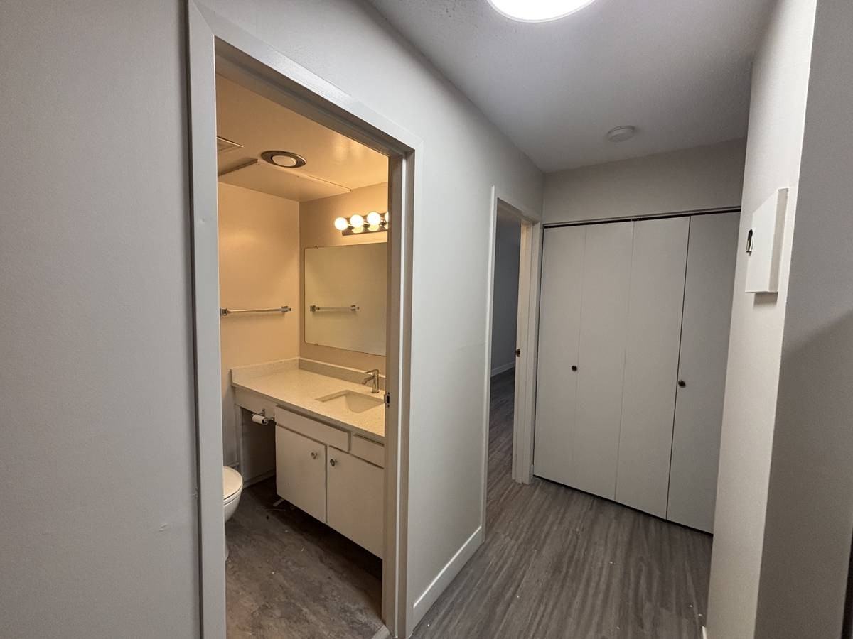 5544 16 Avenue #206 - Photo 7 of 9