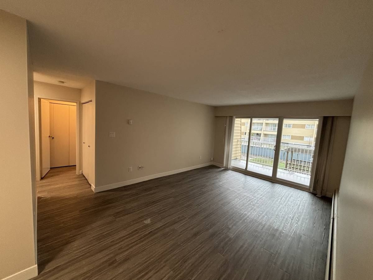 5544 16 Avenue #206 - Photo 6 of 9