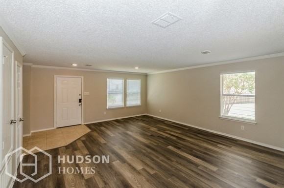 1472 Englewood Drive - Photo 4 of 19