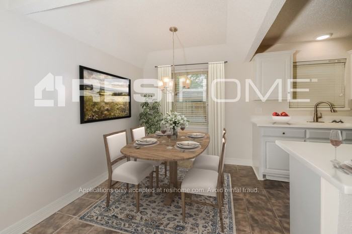 1008 N 4th St - Photo 4 of 20