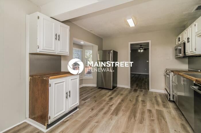 1335 E 3rd Ave - Photo 4 of 16