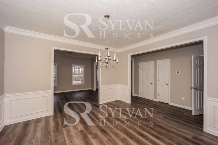 2305 Village Green Dr - Photo 5 of 16