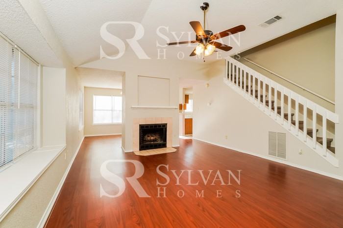 1201 Weatherford Dr - Photo 4 of 15