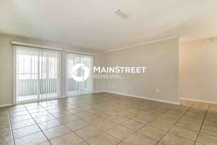 1035 Country Club Boulevard - Photo 2 of 16