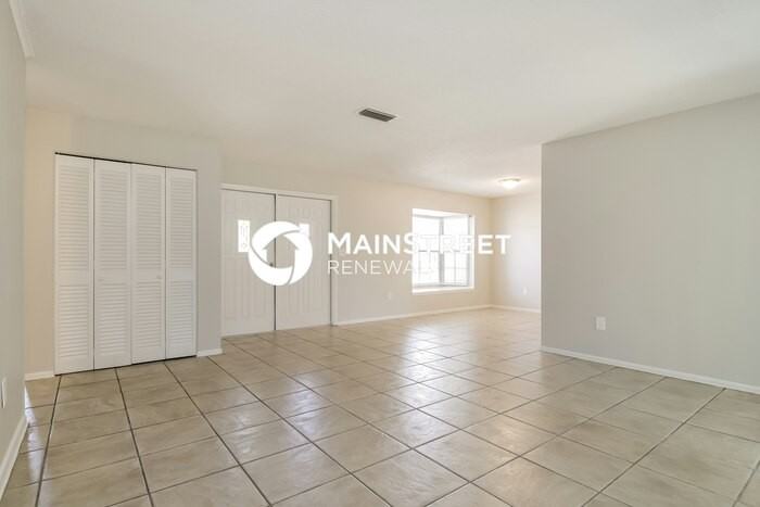 1035 Country Club Boulevard - Photo 3 of 16