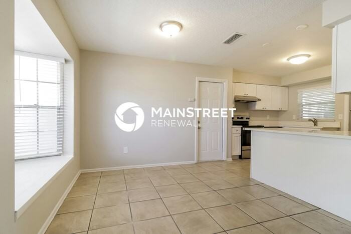 1035 Country Club Boulevard - Photo 4 of 16