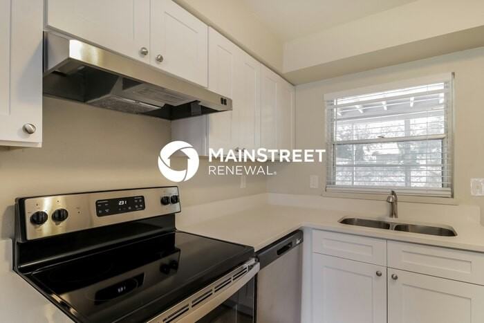 1035 Country Club Boulevard - Photo 5 of 16