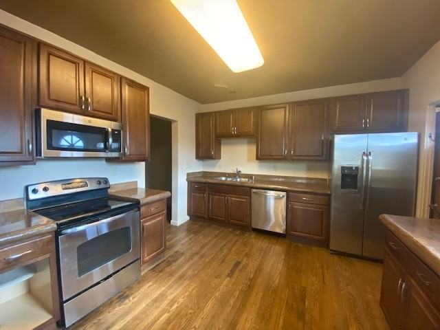 2004 E 8th St - Photo 4 of 25