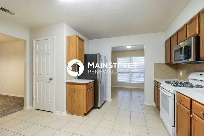 16700 Foursquare Dr - Photo 7 of 17