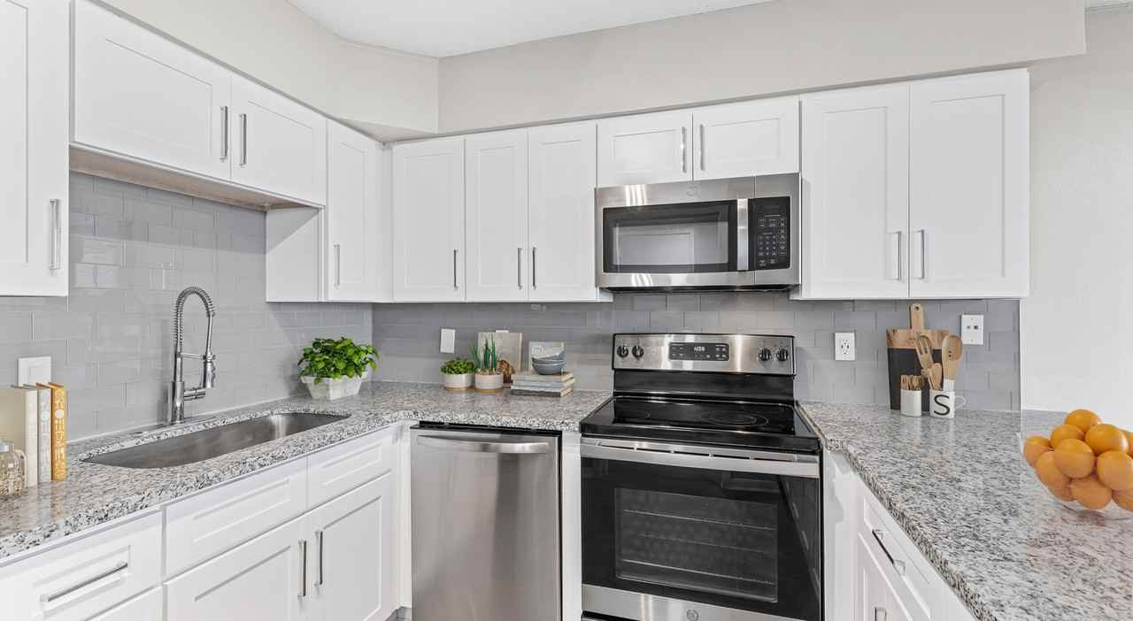 N Plymouth Rd & Hampton Rd #1010 - Photo 3 of 30