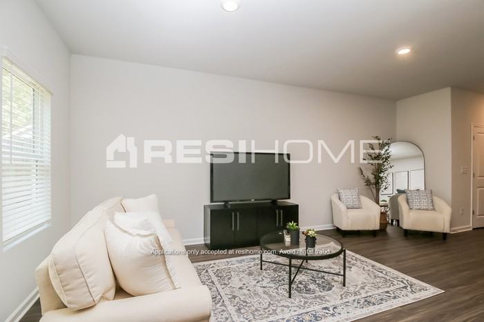 261 Oakwood Dr Nw - Photo 6 of 19