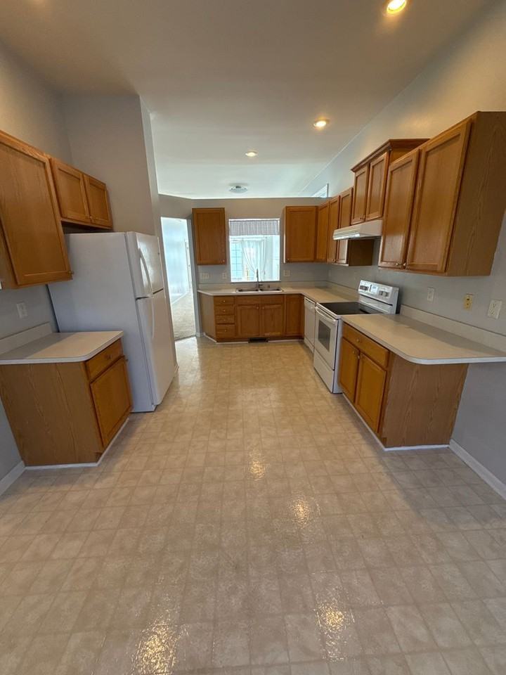 2973 Salem Street - Photo 6 of 32