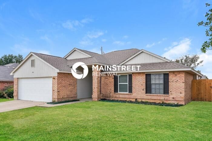 900 Blewitt Dr - Photo 2 of 17