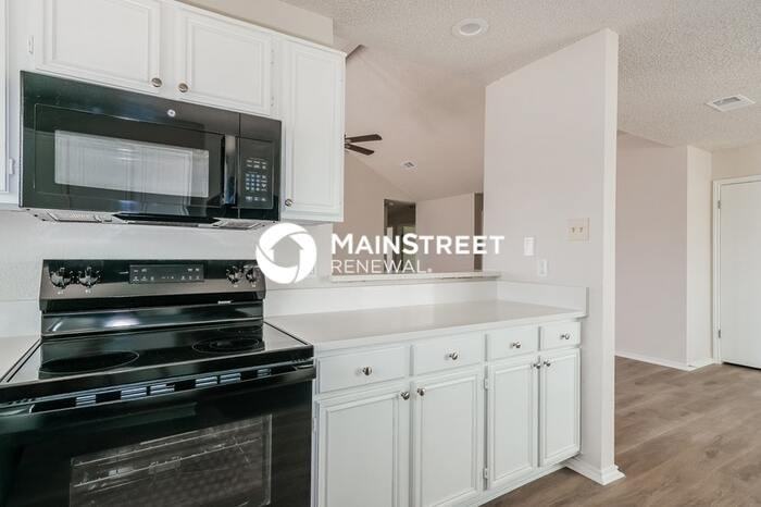 900 Blewitt Dr - Photo 6 of 17