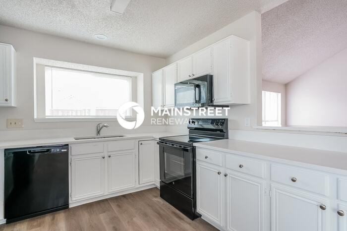 900 Blewitt Dr - Photo 7 of 17