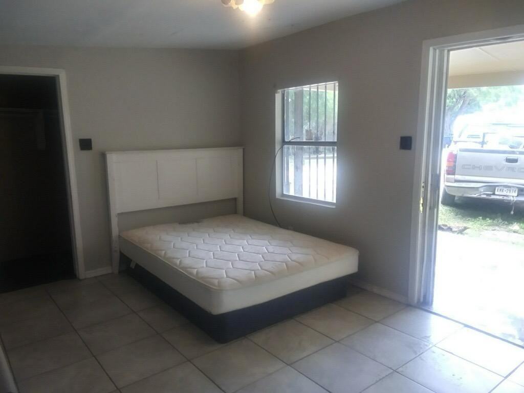 2219 W Houston St - Photo 3 of 20