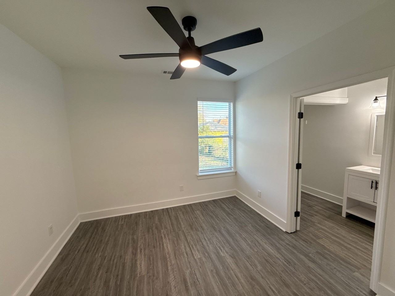 760 N Mcneil St - Photo 4 of 12