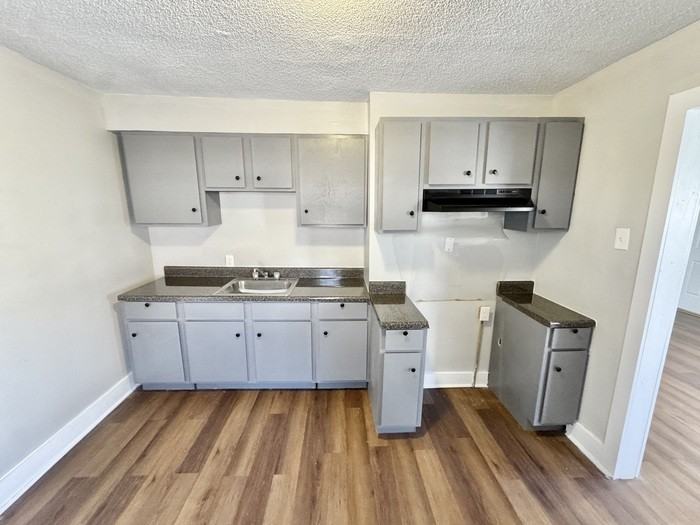 2071 Hubert Ave - Photo 7 of 18