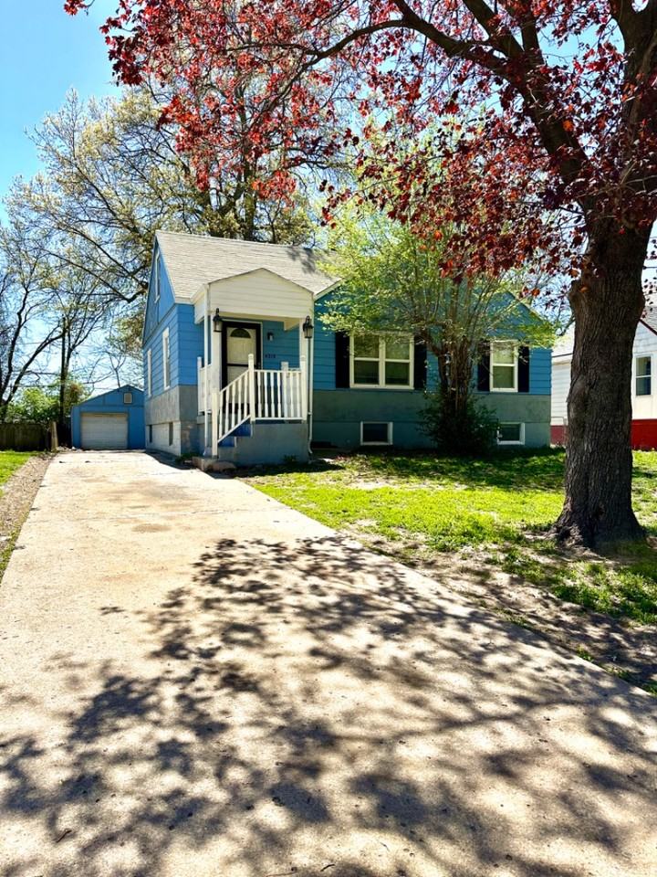 4219 E 68th Ter - Photo 2 of 20