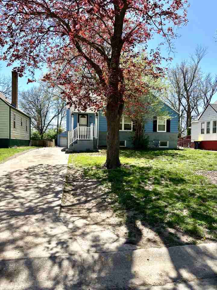 4219 E 68th Ter - Photo 3 of 20