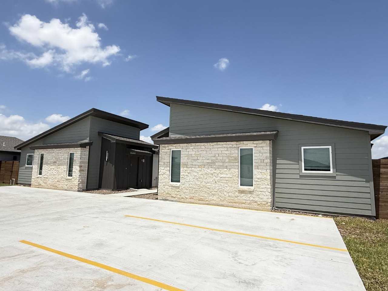 3925 Jenna Ln - Photo 2 of 10