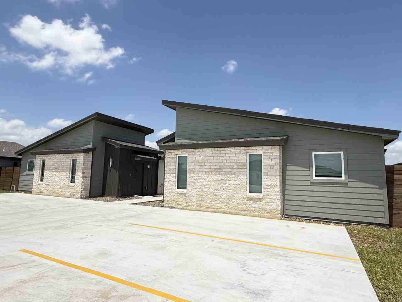 4000 Peach Ln - Photo 2 of 9