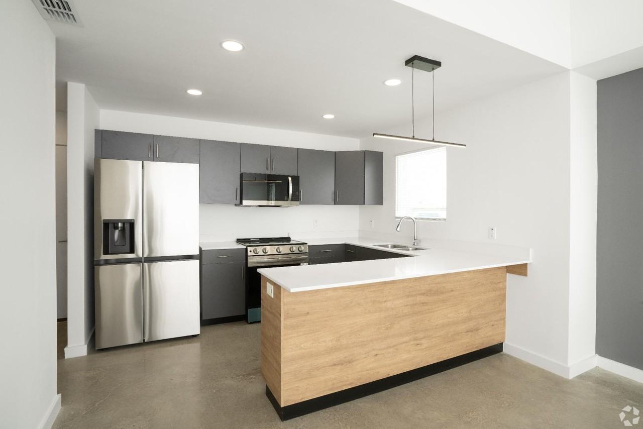 4000 Peach Ln - Photo 4 of 9